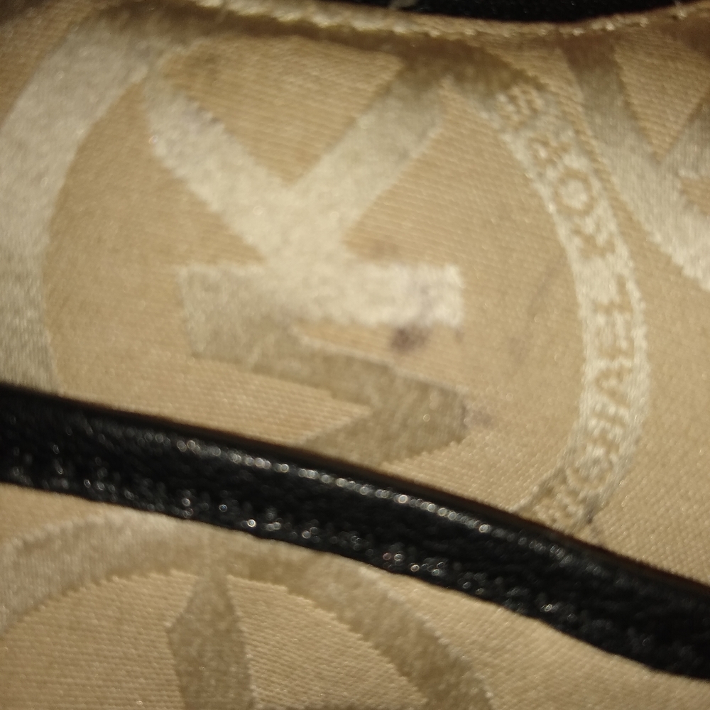 Michael Kors Beverly black leather hobo. - Picture 13 of 13